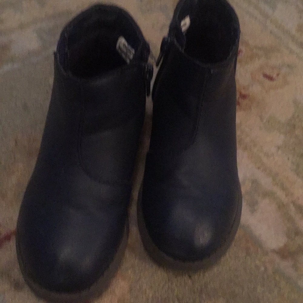 SORRY! NOT FOR SALE! OshKosh B’Gosh Navy Booties